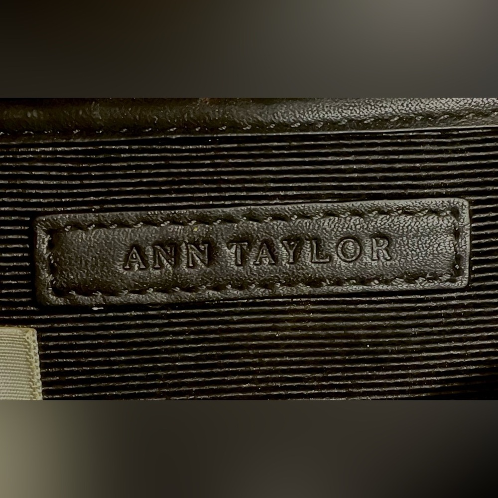 Ann Taylor bow clutch/evening bag LIKE NEW - Picture 5 of 5